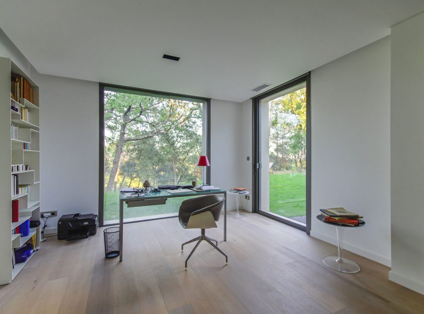 A Simple, Neat and Elegant House with Minimalist Aesthetic in Saint-Clément-de-Rivière by Brengues & Le Pavec architectes (17)