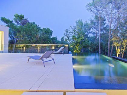 A Simple, Neat and Elegant House with Minimalist Aesthetic in Saint-Clément-de-Rivière by Brengues & Le Pavec architectes (18)