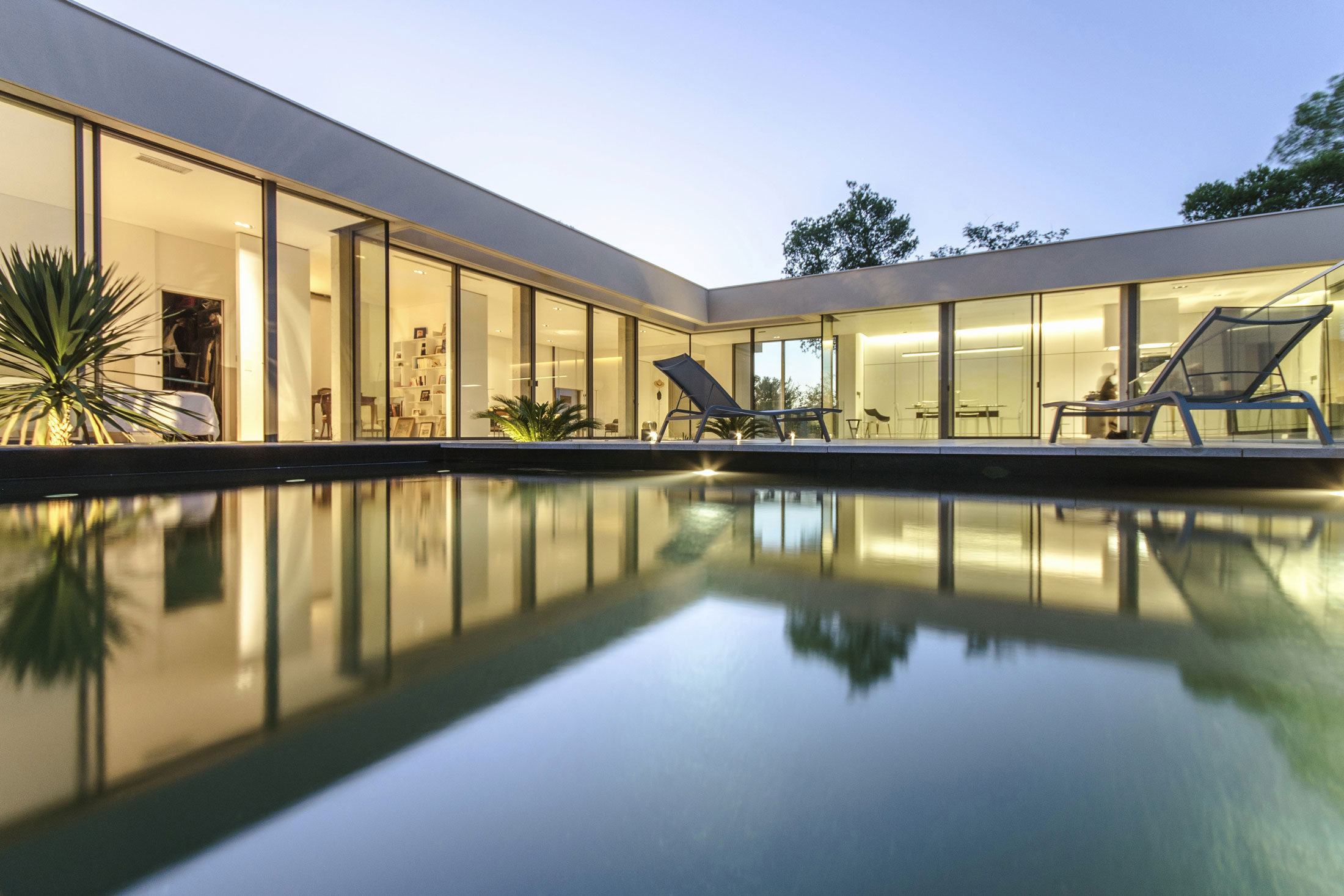 A Simple, Neat and Elegant House with Minimalist Aesthetic in Saint-Clément-de-Rivière by Brengues & Le Pavec architectes (19)