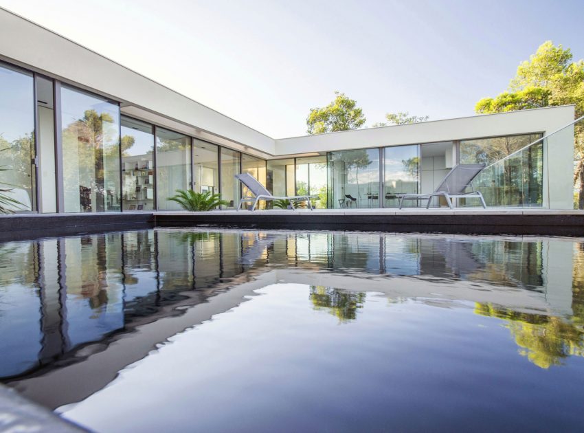 A Simple, Neat and Elegant House with Minimalist Aesthetic in Saint-Clément-de-Rivière by Brengues & Le Pavec architectes (2)