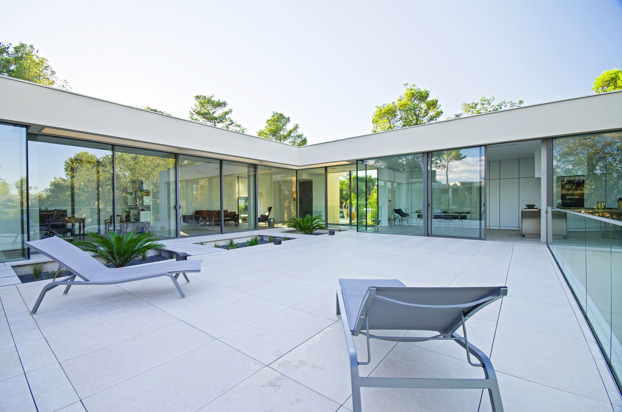 A Simple, Neat and Elegant House with Minimalist Aesthetic in Saint-Clément-de-Rivière by Brengues & Le Pavec architectes (3)