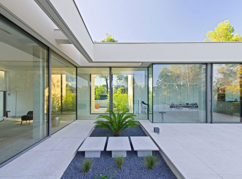 A Simple, Neat and Elegant House with Minimalist Aesthetic in Saint-Clément-de-Rivière by Brengues & Le Pavec architectes (4)