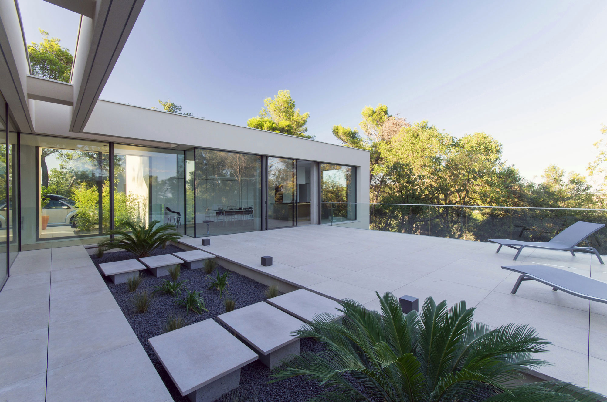A Simple, Neat and Elegant House with Minimalist Aesthetic in Saint-Clément-de-Rivière by Brengues & Le Pavec architectes (5)