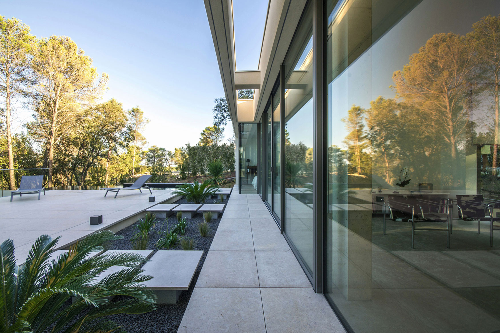 A Simple, Neat and Elegant House with Minimalist Aesthetic in Saint-Clément-de-Rivière by Brengues & Le Pavec architectes (6)