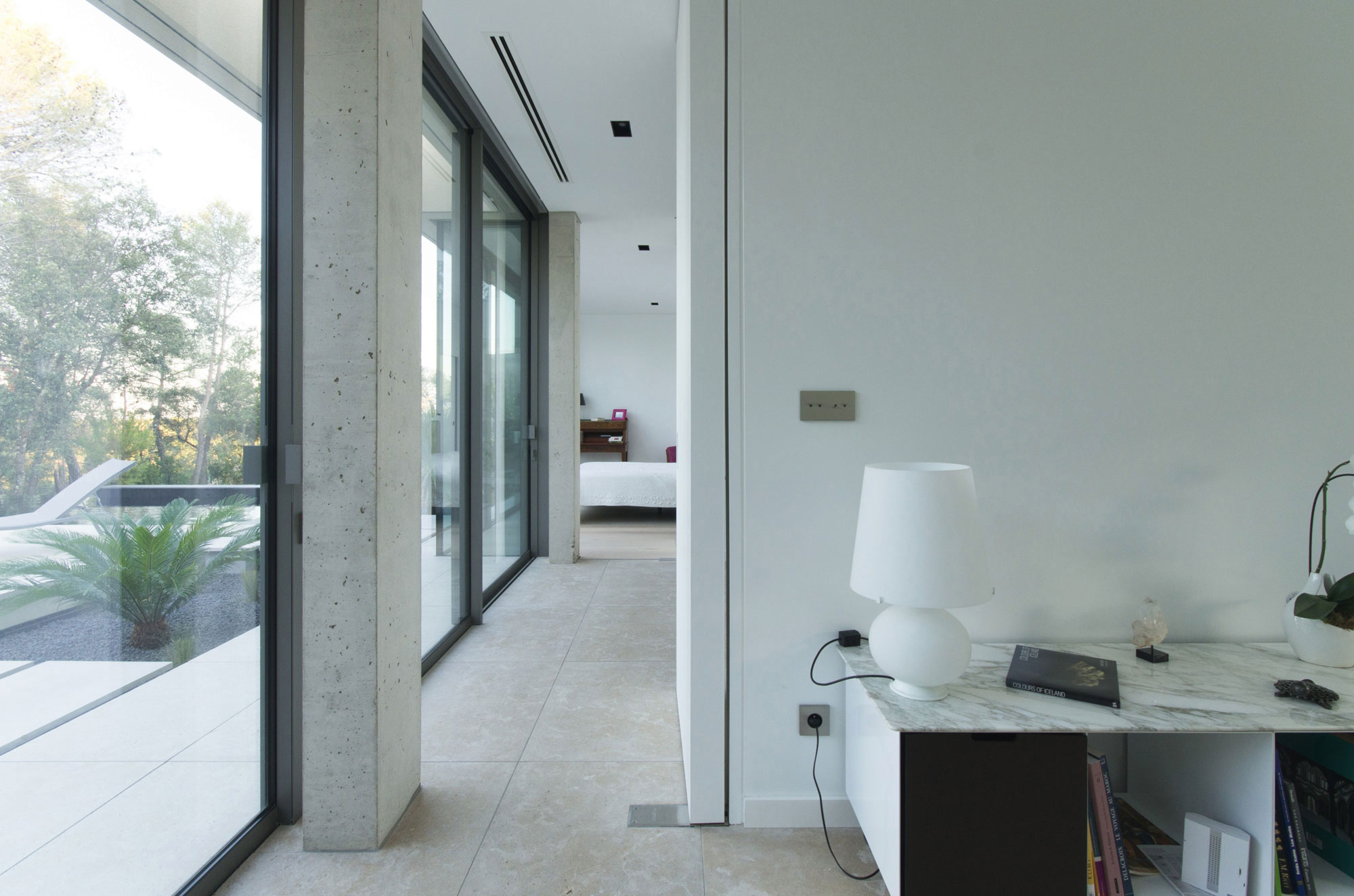 A Simple, Neat and Elegant House with Minimalist Aesthetic in Saint-Clément-de-Rivière by Brengues & Le Pavec architectes (8)