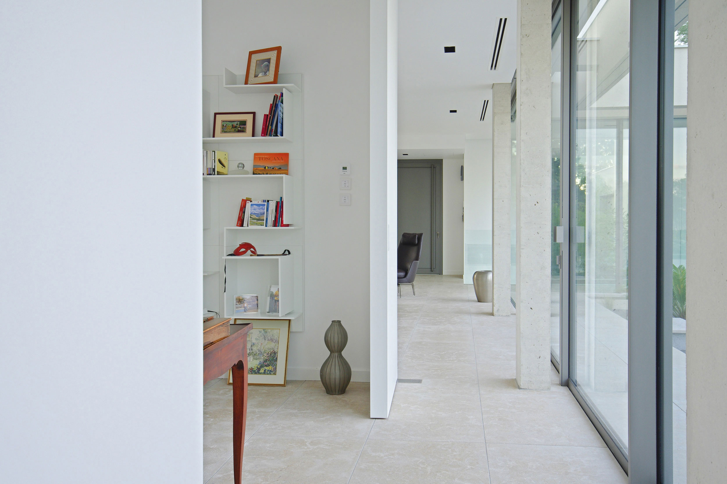 A Simple, Neat and Elegant House with Minimalist Aesthetic in Saint-Clément-de-Rivière by Brengues & Le Pavec architectes (9)