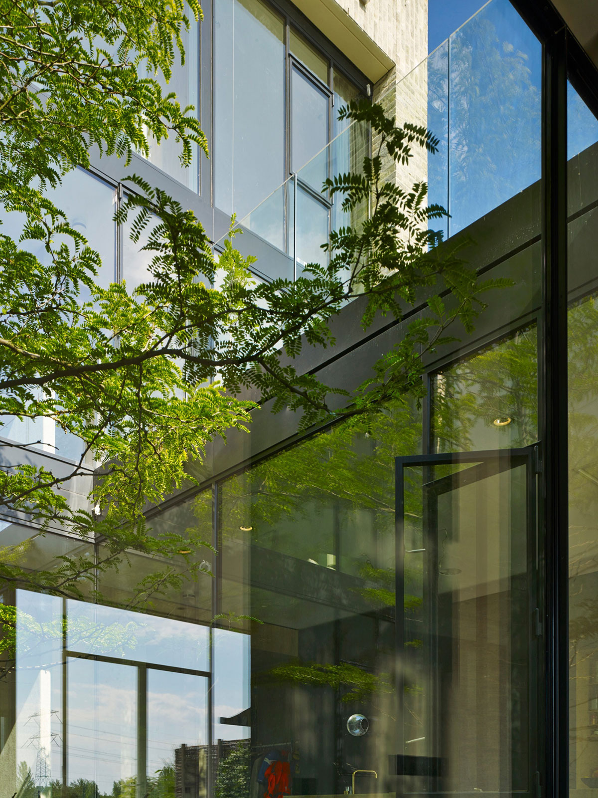 A Simple, Peaceful and Stylish Home Offers Stunning Views of Rieteiland, The Netherlands by Office Winhov (3)