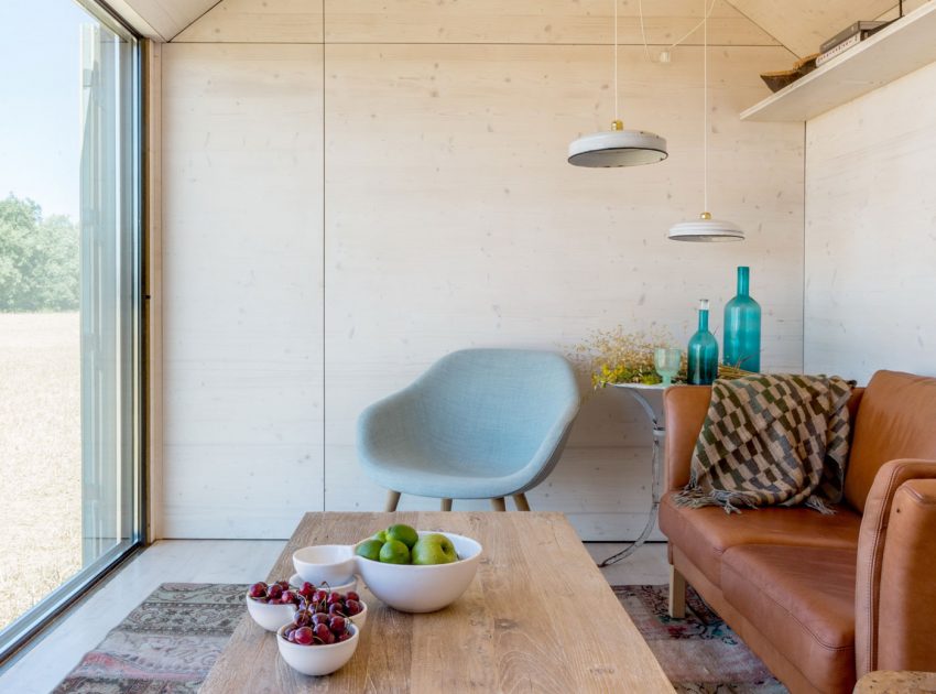 A Simple and Stylish Tiny Home with Airy Interiors in Spain by ÁBATON Arquitectura (10)