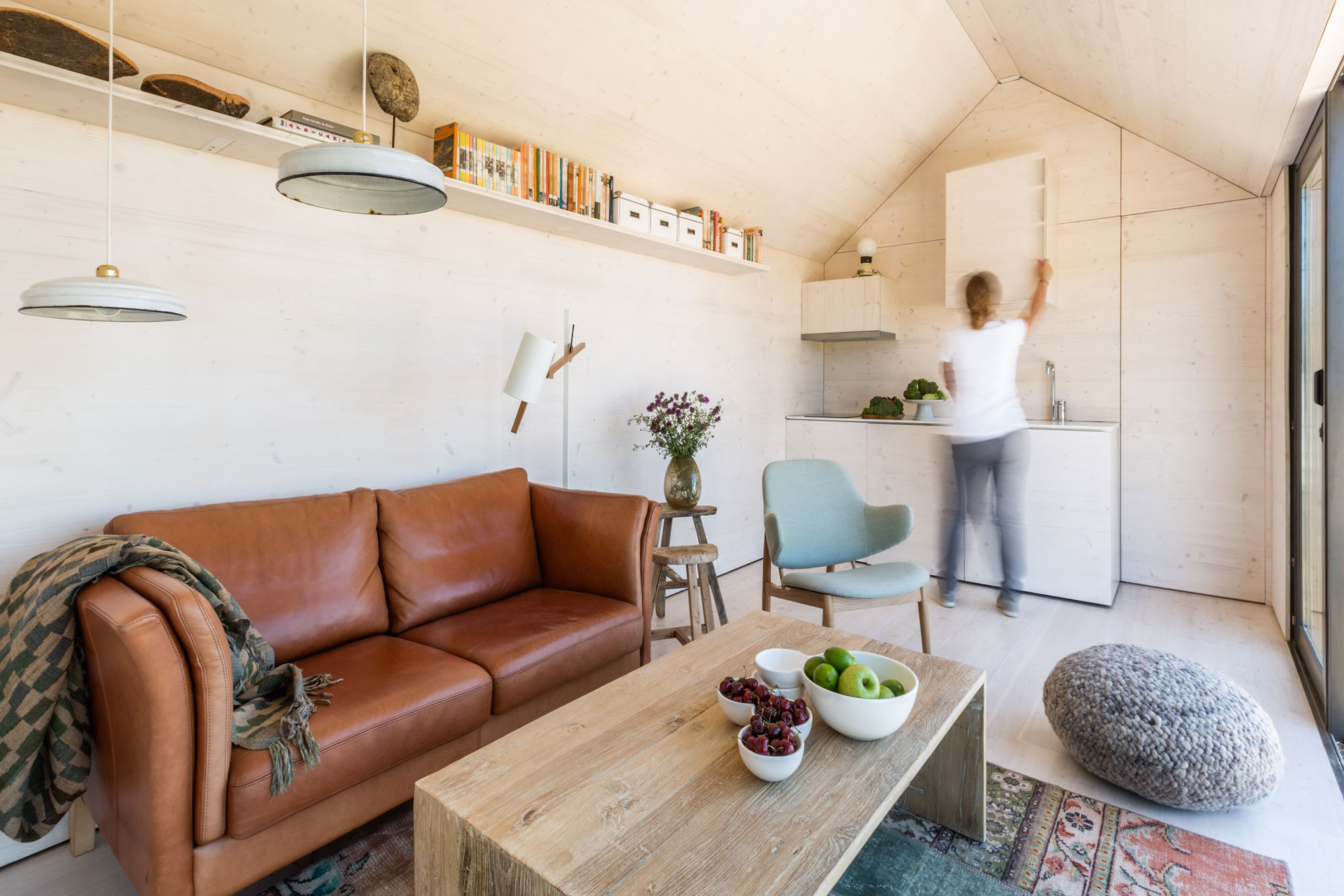 A Simple and Stylish Tiny Home with Airy Interiors in Spain by ÁBATON Arquitectura (11)