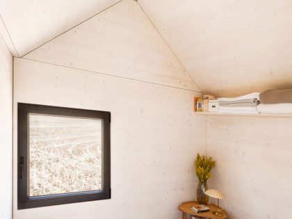 A Simple and Stylish Tiny Home with Airy Interiors in Spain by ÁBATON Arquitectura (14)