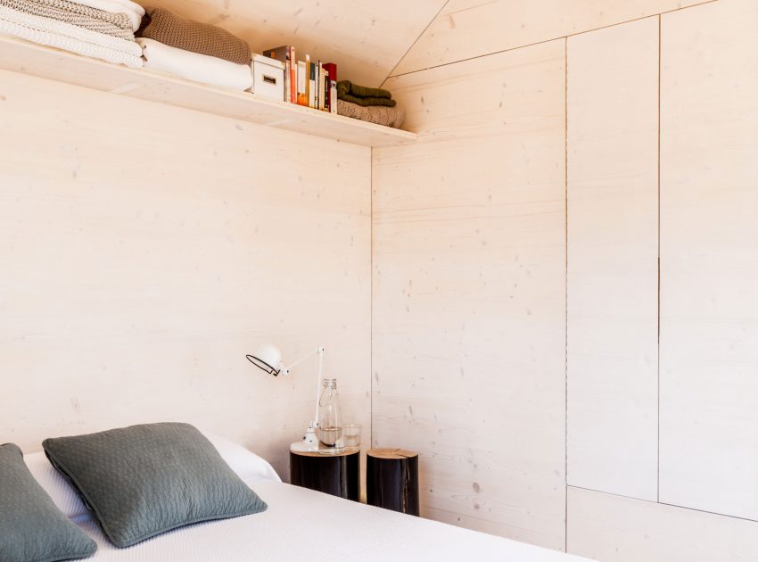 A Simple and Stylish Tiny Home with Airy Interiors in Spain by ÁBATON Arquitectura (15)