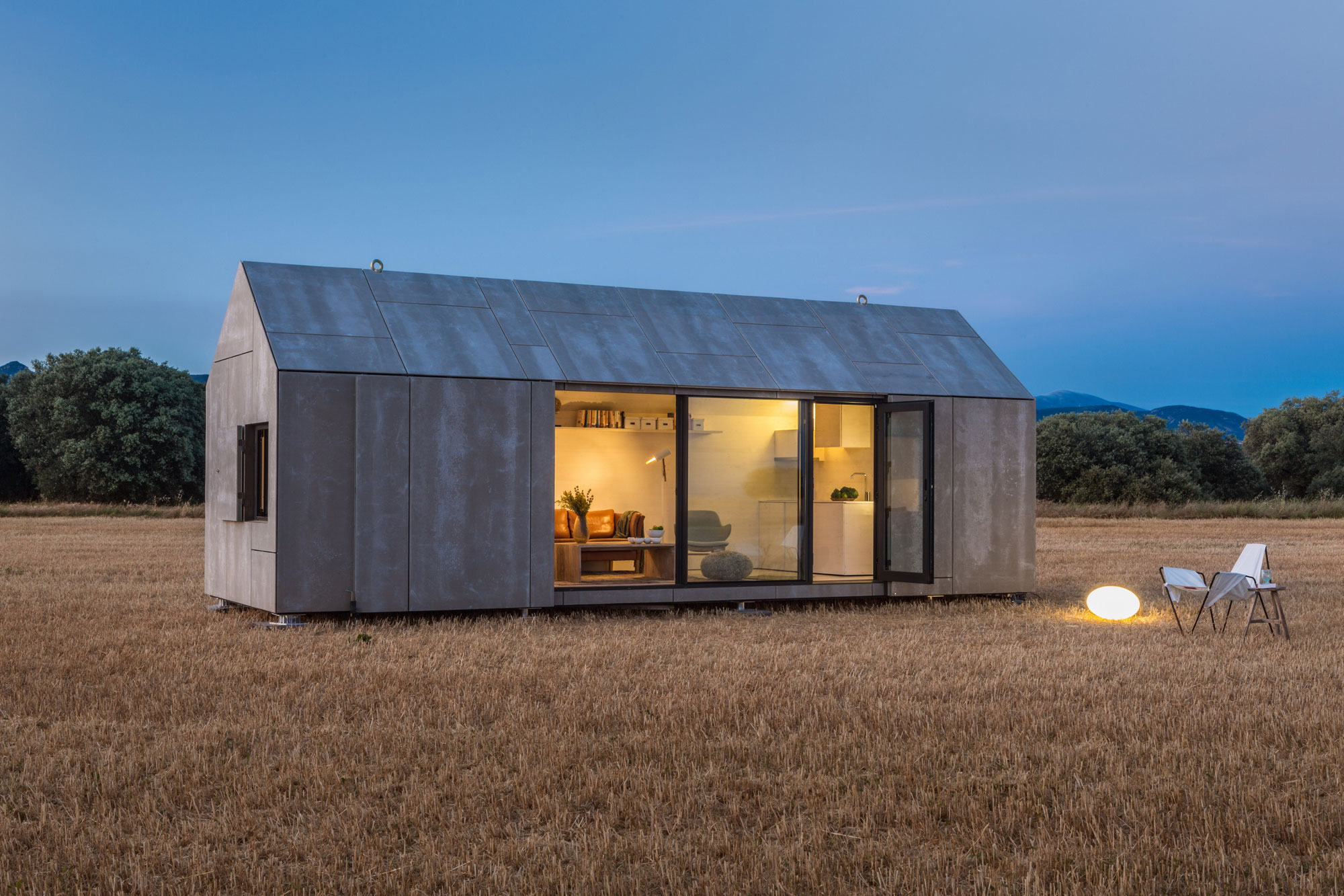 A Simple and Stylish Tiny Home with Airy Interiors in Spain by ÁBATON Arquitectura (17)