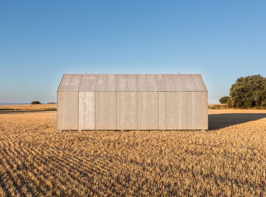 A Simple and Stylish Tiny Home with Airy Interiors in Spain by ÁBATON Arquitectura (6)