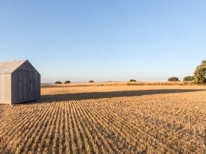 A Simple and Stylish Tiny Home with Airy Interiors in Spain by ÁBATON Arquitectura (7)