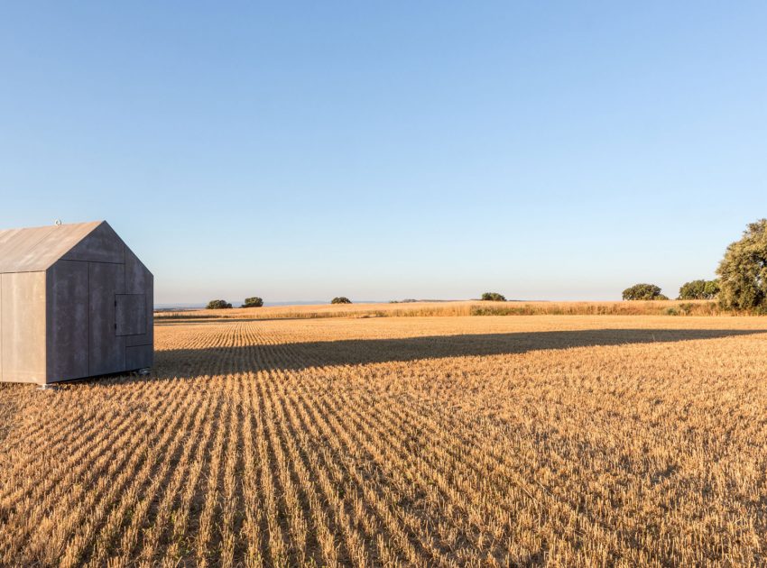 A Simple and Stylish Tiny Home with Airy Interiors in Spain by ÁBATON Arquitectura (7)