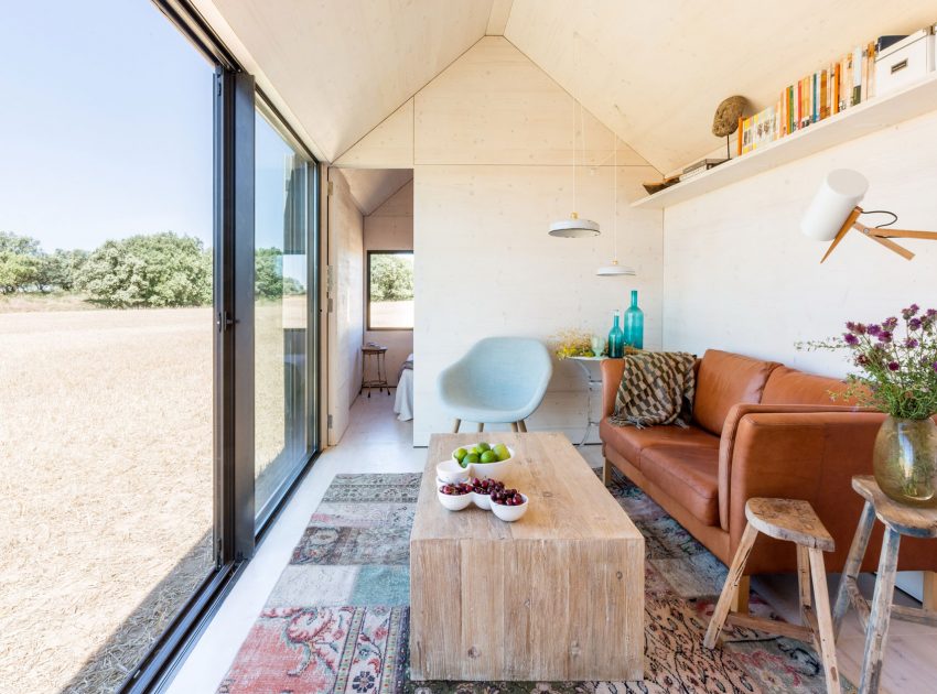 A Simple and Stylish Tiny Home with Airy Interiors in Spain by ÁBATON Arquitectura (9)