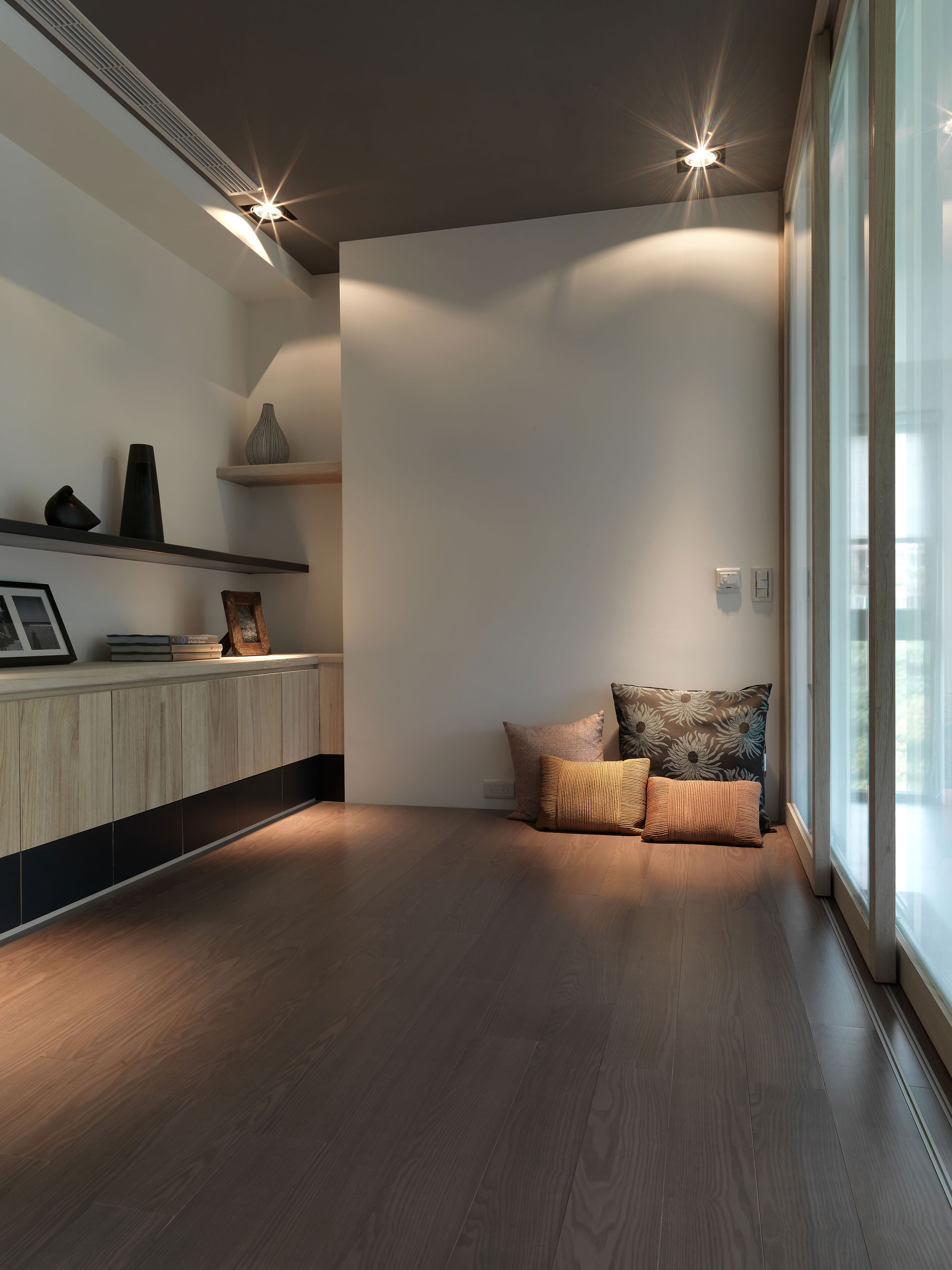 A Sleek Modern Home with Neutral Colors and Bold Accents in Taipei, Taiwan by J.C. Architecture (17)