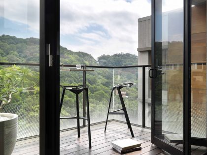 A Sleek Modern Home with Neutral Colors and Bold Accents in Taipei, Taiwan by J.C. Architecture (7)