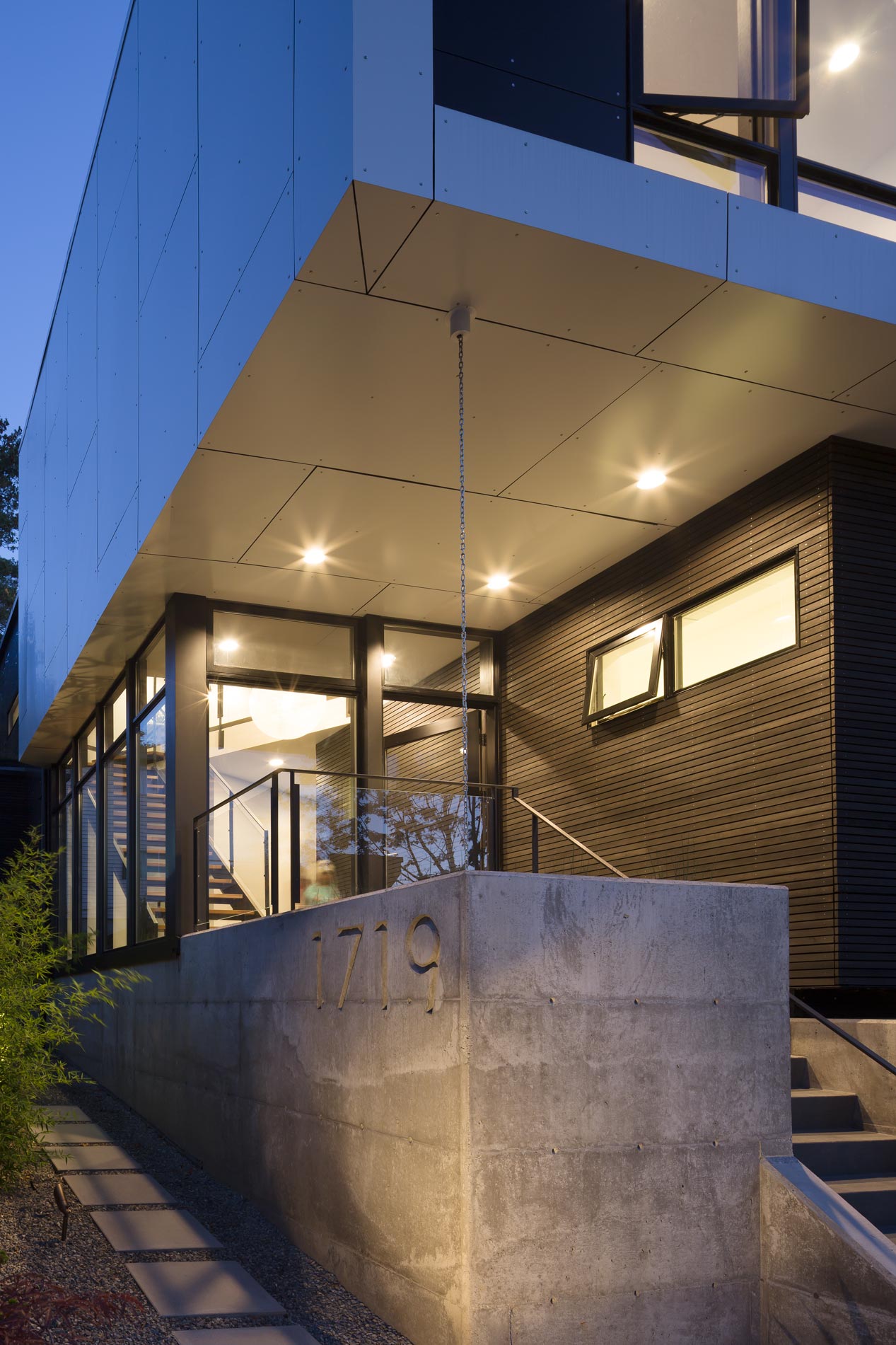 A Sleek and Bright Modern House Made of Concrete Forms, Metal and Glass in Seattle by Stephenson Design Collective (2)