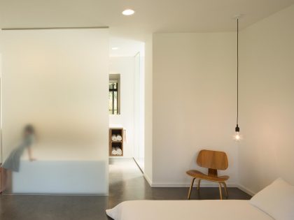 A Sleek and Bright Modern House Made of Concrete Forms, Metal and Glass in Seattle by Stephenson Design Collective (8)