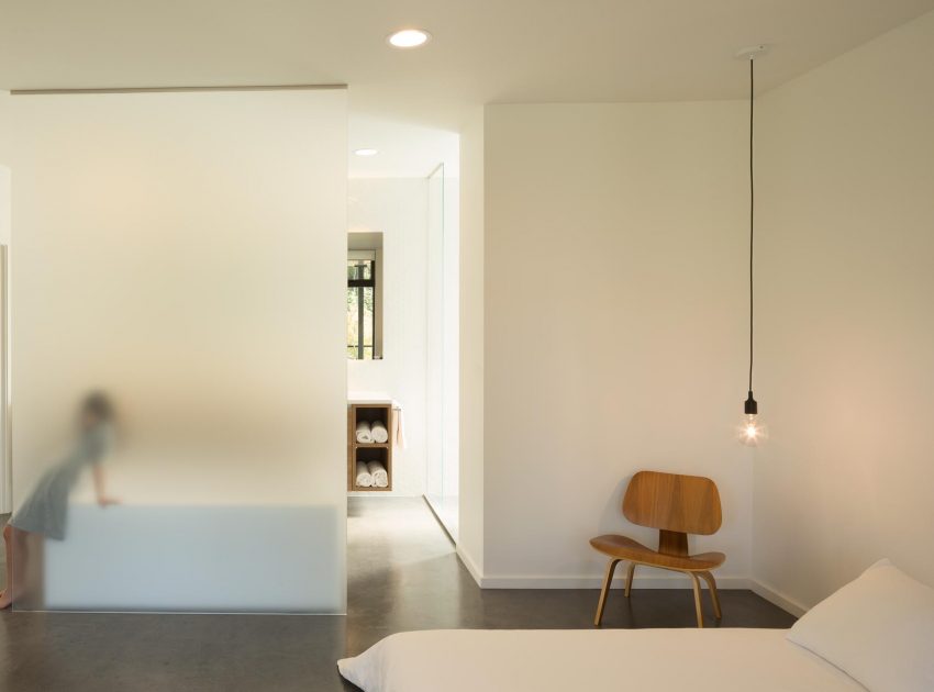 A Sleek and Bright Modern House Made of Concrete Forms, Metal and Glass in Seattle by Stephenson Design Collective (8)