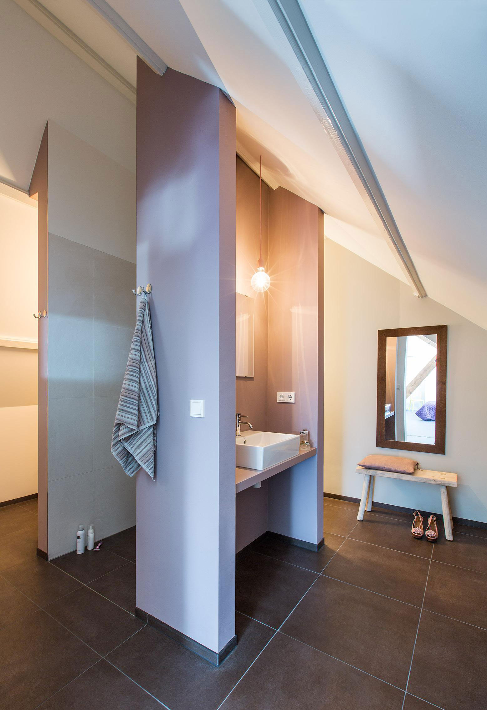 A Sleek and Spacious Modern Apartment in Amsterdam by Studio RUIM (9)