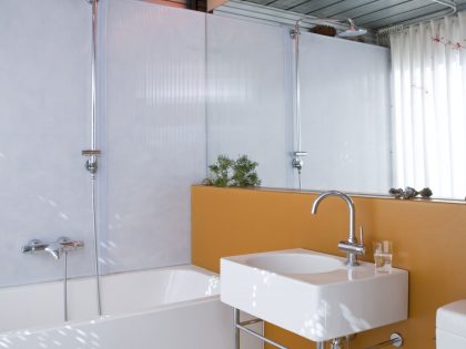 A Small Home Full of Natural Light and Surrounded by a Vast Rocky Landscape of Pioneertown, California by Taalman Koch (11)