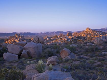 A Small Home Full of Natural Light and Surrounded by a Vast Rocky Landscape of Pioneertown, California by Taalman Koch (16)