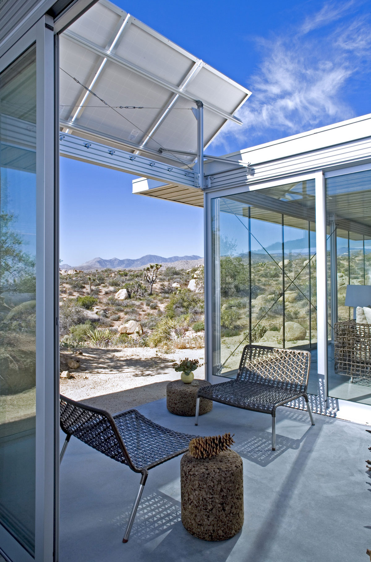 A Small Home Full of Natural Light and Surrounded by a Vast Rocky Landscape of Pioneertown, California by Taalman Koch (2)
