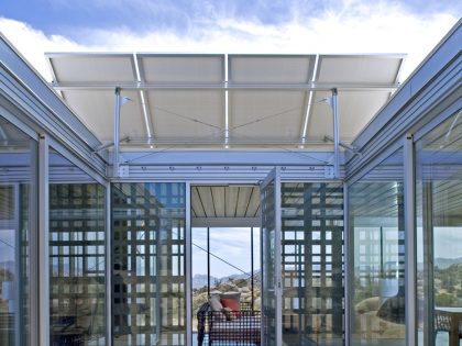 A Small Home Full of Natural Light and Surrounded by a Vast Rocky Landscape of Pioneertown, California by Taalman Koch (3)