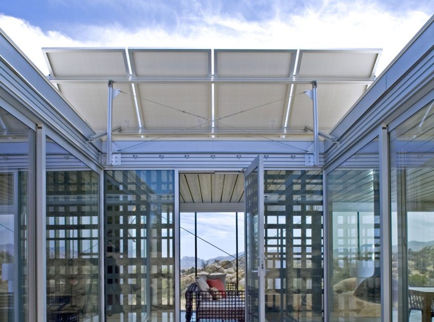 A Small Home Full of Natural Light and Surrounded by a Vast Rocky Landscape of Pioneertown, California by Taalman Koch (3)