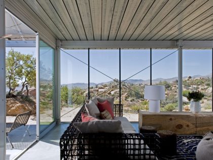 A Small Home Full of Natural Light and Surrounded by a Vast Rocky Landscape of Pioneertown, California by Taalman Koch (4)