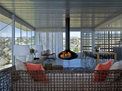 A Small Home Full of Natural Light and Surrounded by a Vast Rocky Landscape of Pioneertown, California by Taalman Koch (5)