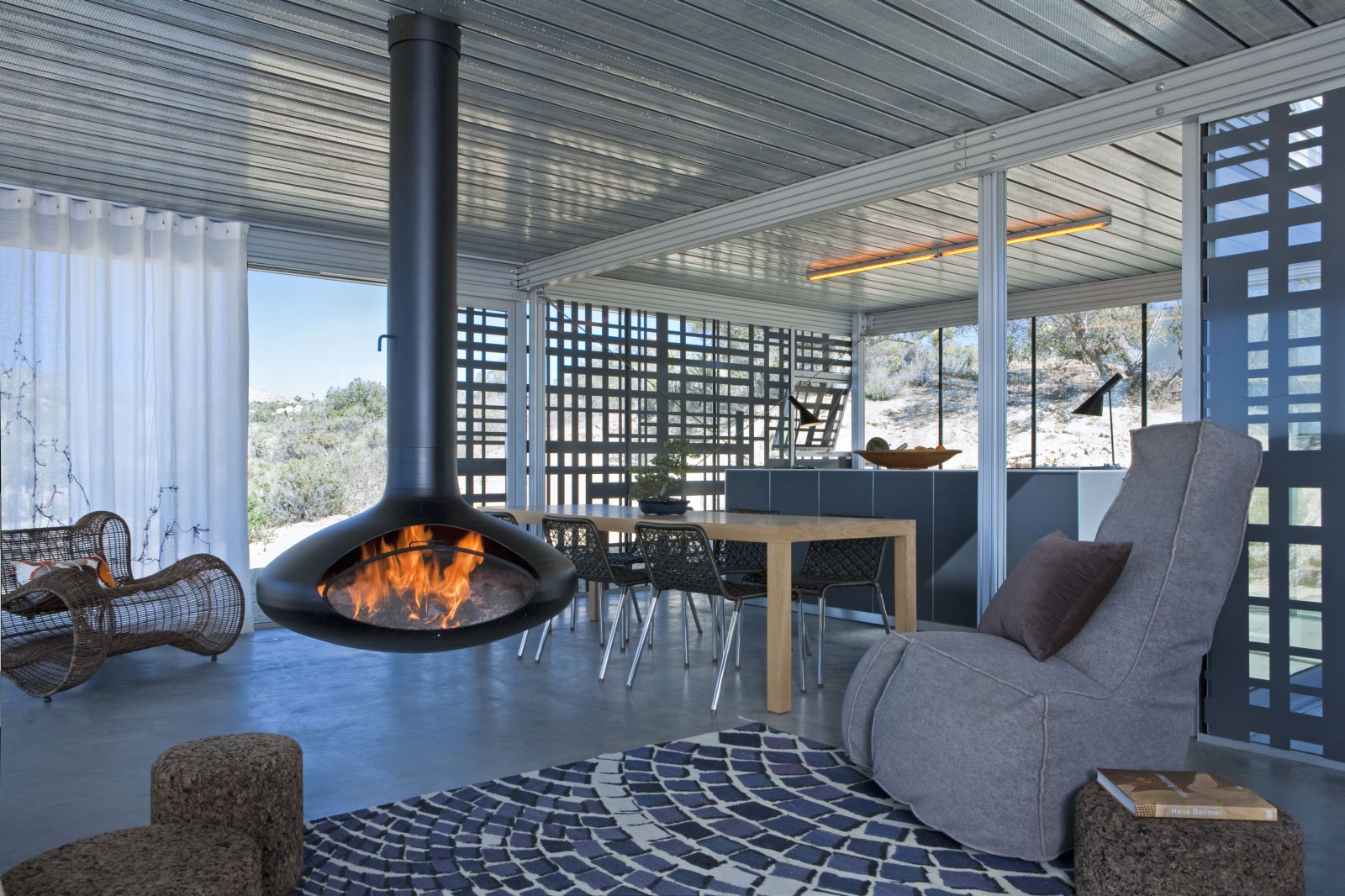 A Small Home Full of Natural Light and Surrounded by a Vast Rocky Landscape of Pioneertown, California by Taalman Koch (6)