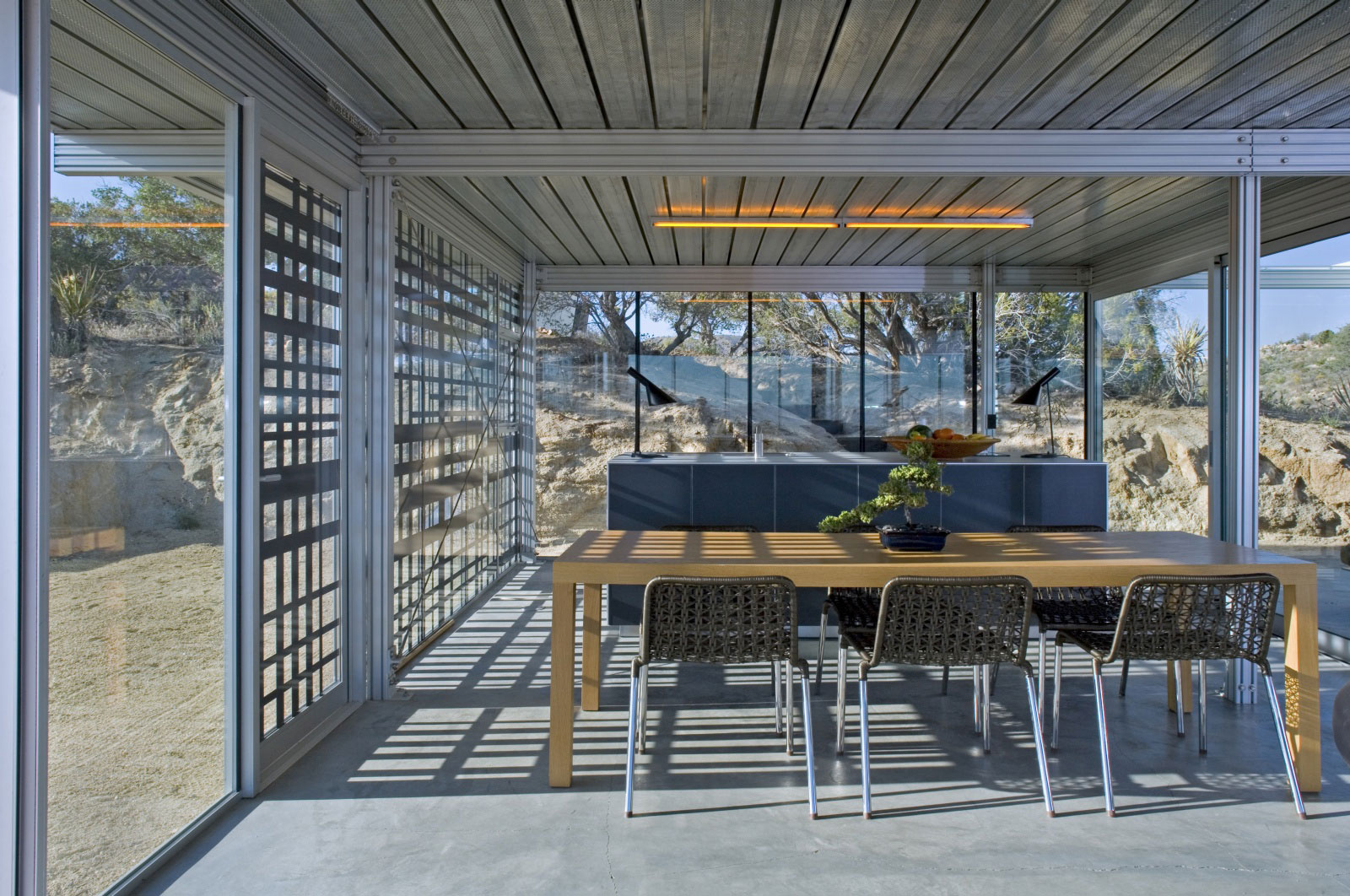 A Small Home Full of Natural Light and Surrounded by a Vast Rocky Landscape of Pioneertown, California by Taalman Koch (7)