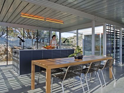 A Small Home Full of Natural Light and Surrounded by a Vast Rocky Landscape of Pioneertown, California by Taalman Koch (8)