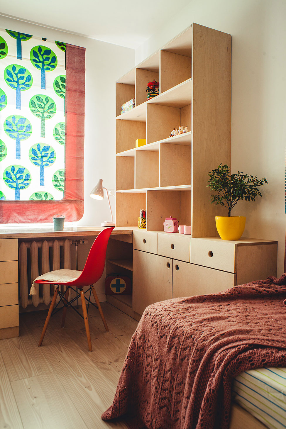 A Small Modern Apartment with Laconic and Scandinavian Style in Kiev, Ukraine by Rina Lovko (18)