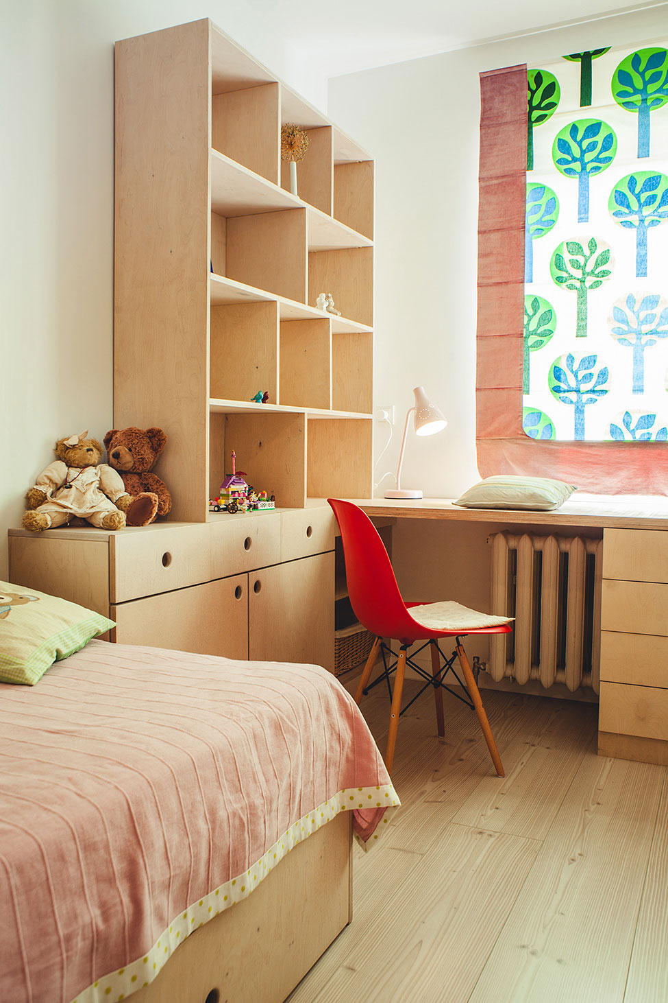A Small Modern Apartment with Laconic and Scandinavian Style in Kiev, Ukraine by Rina Lovko (19)