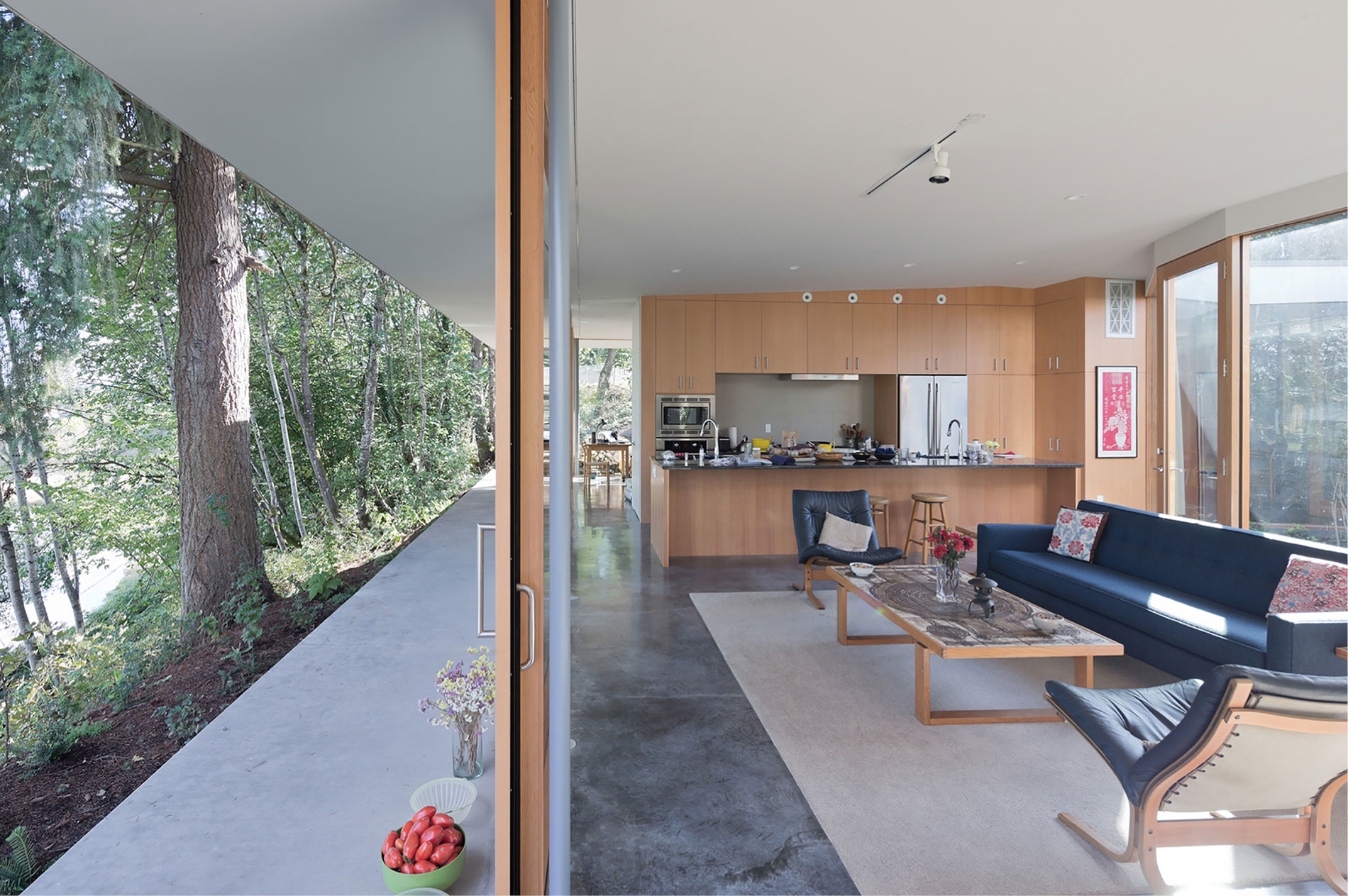 A Small Modern Hillside Home with Interior Courtyards and Gardens in Aurora by NO ARCHITECTURE (3)