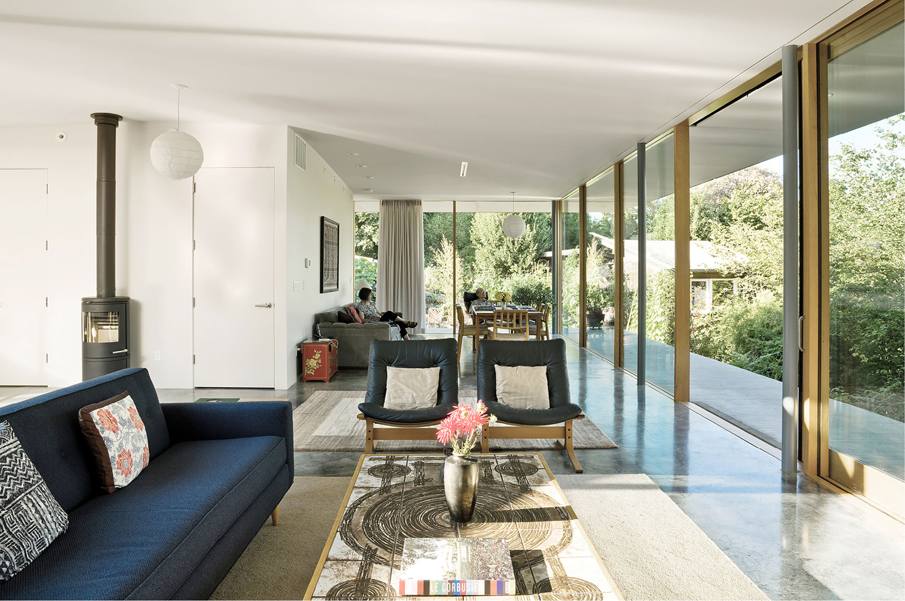 A Small Modern Hillside Home with Interior Courtyards and Gardens in Aurora by NO ARCHITECTURE (5)