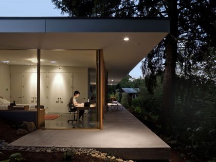 A Small Modern Hillside Home with Interior Courtyards and Gardens in Aurora by NO ARCHITECTURE (9)