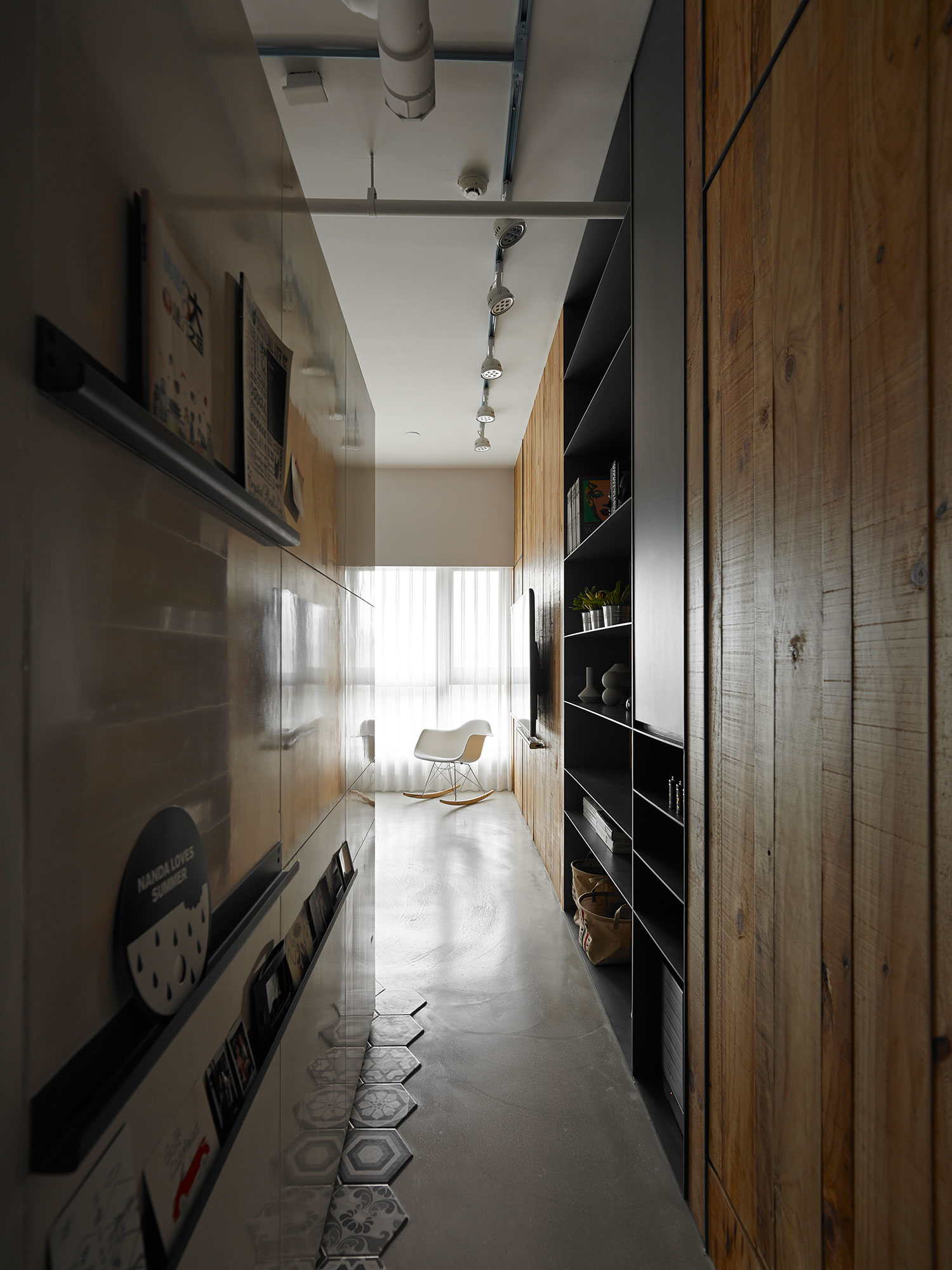 A Small Modern Industrial Apartment with Vibrant Interiors in Taiwan by KC Design Studio (9)