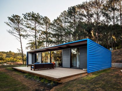 An Elegant Summer House Enclosed by Tall Trees and Lush Vegetation of São Roque, Brazil by Andrade Morettin Arquitetos Associados (1)