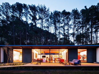 An Elegant Summer House Enclosed by Tall Trees and Lush Vegetation of São Roque, Brazil by Andrade Morettin Arquitetos Associados (18)