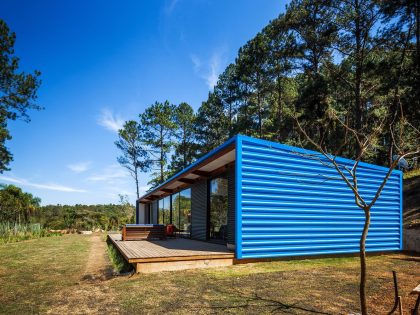 A Small and Elegant Summer House Enclosed by Tall Trees and Lush Vegetation of São Roque, Brazil by Andrade Morettin Arquitetos Associados (2)