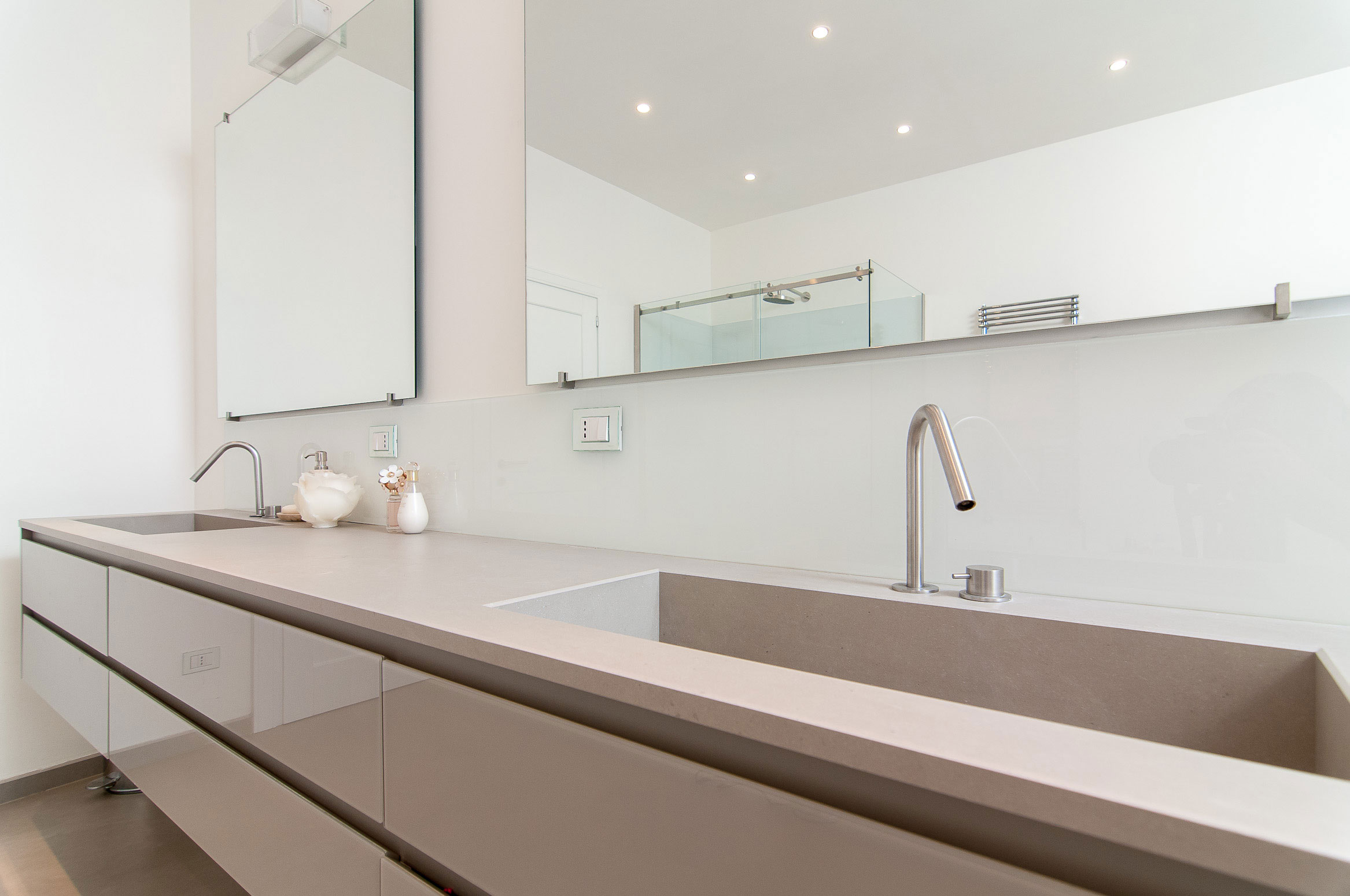 A Small and Refined Contemporary Apartment for a Couple and His Son in Rome by 3C+t Capolei Cavalli a.a. (15)
