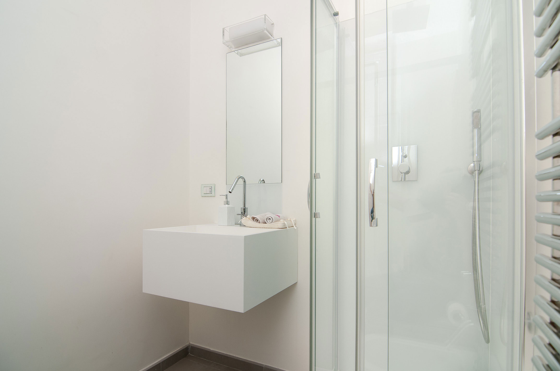 A Small and Refined Contemporary Apartment for a Couple and His Son in Rome by 3C+t Capolei Cavalli a.a. (16)