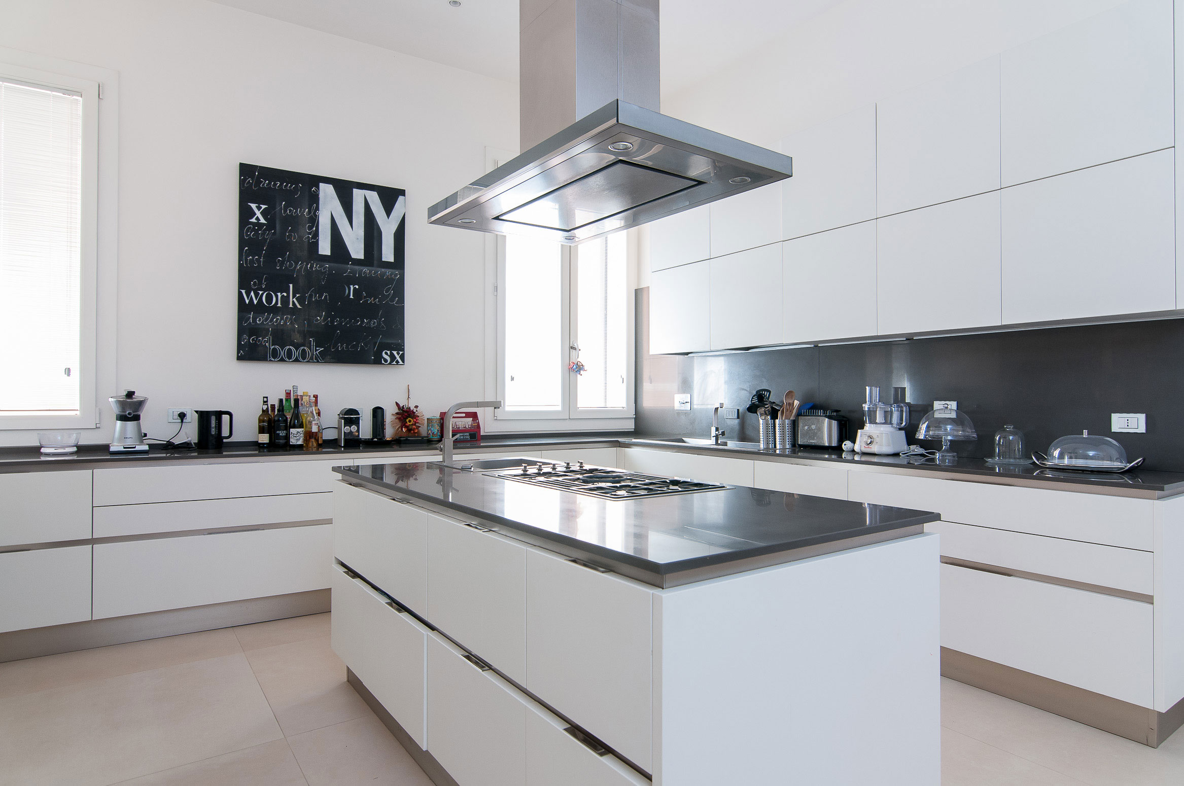 A Small and Refined Contemporary Apartment for a Couple and His Son in Rome by 3C+t Capolei Cavalli a.a. (9)