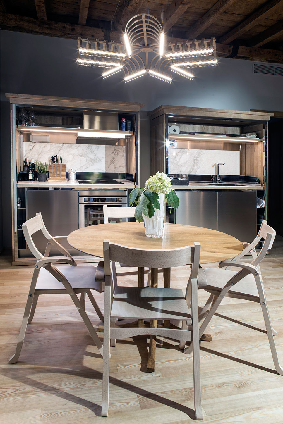 A Small and Rustic Apartment with Warm and Welcoming Interiors in Milan by Michele De Lucchi & Produzione Privata (5)
