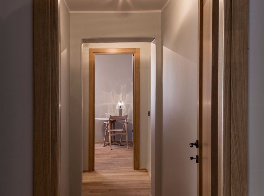 A Small and Rustic Apartment with Warm and Welcoming Interiors in Milan by Michele De Lucchi & Produzione Privata (6)